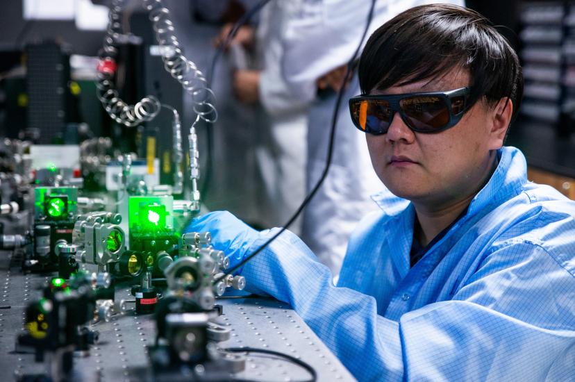 The powerful mid-infrared lasers developed by the NTU researchers can accurately identify trace amounts of pollutants and hazardous gases outdoors (Image: NTU University)