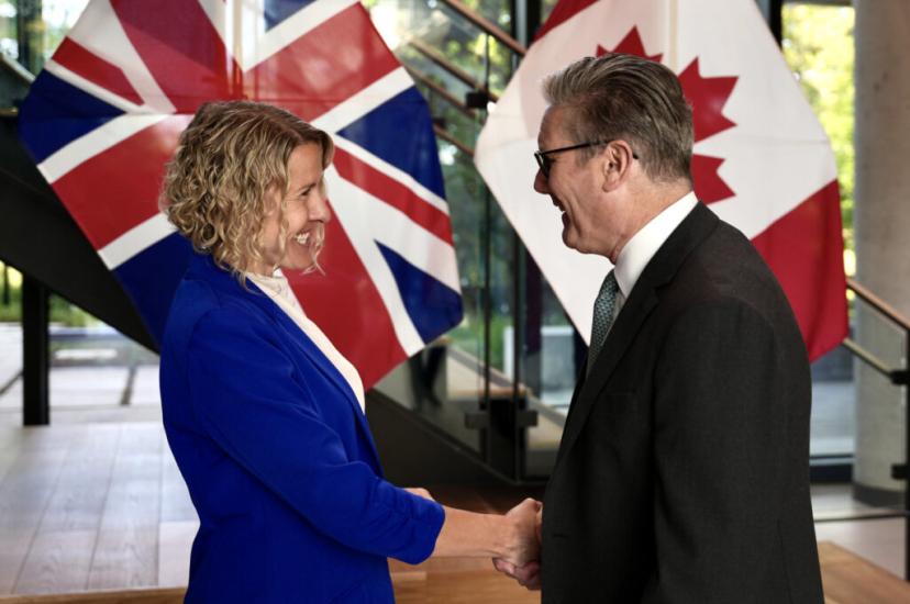 Dr. Stephanie Simmons shakes hands with UK Prime Minister Keir Starmer