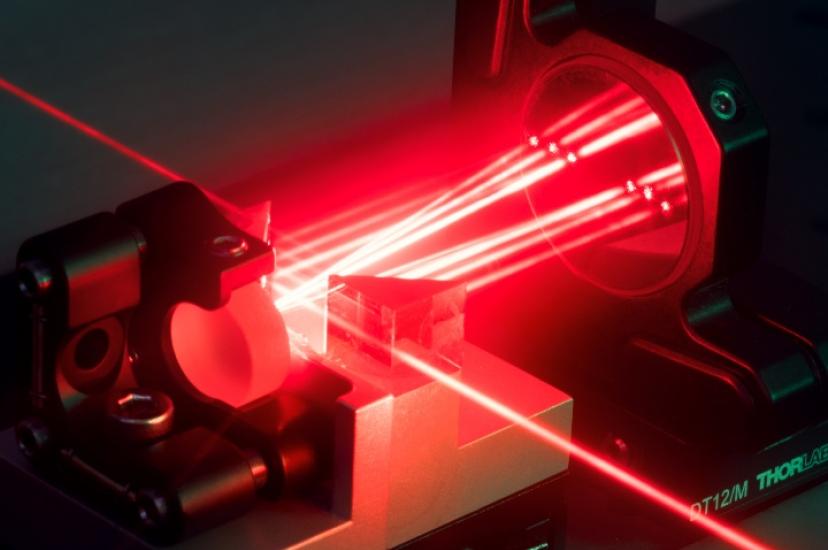 Multipass optical parametric amplifier with laser beam