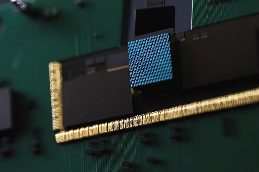 Taara’s finger-sized silicon photonics platform