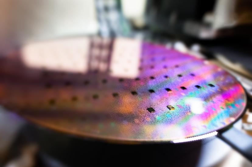 Bonding III-V semiconductor dies to 300mm wafer