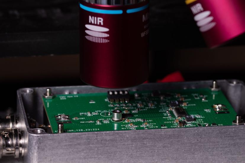 A board-mounted InGaAs avalanche photodiode