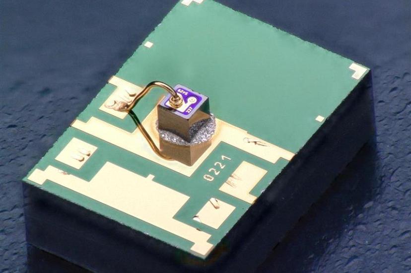 Quantum entropy source from Quside