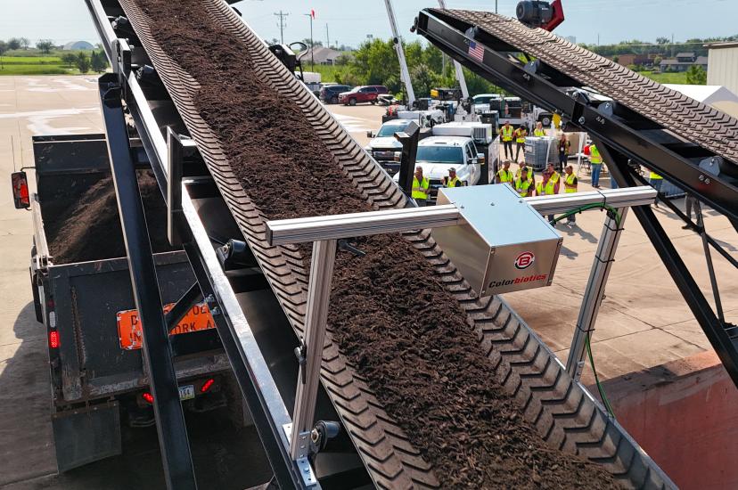 Colorbiotics' GEM Vision measuring aggregate on a conveyor