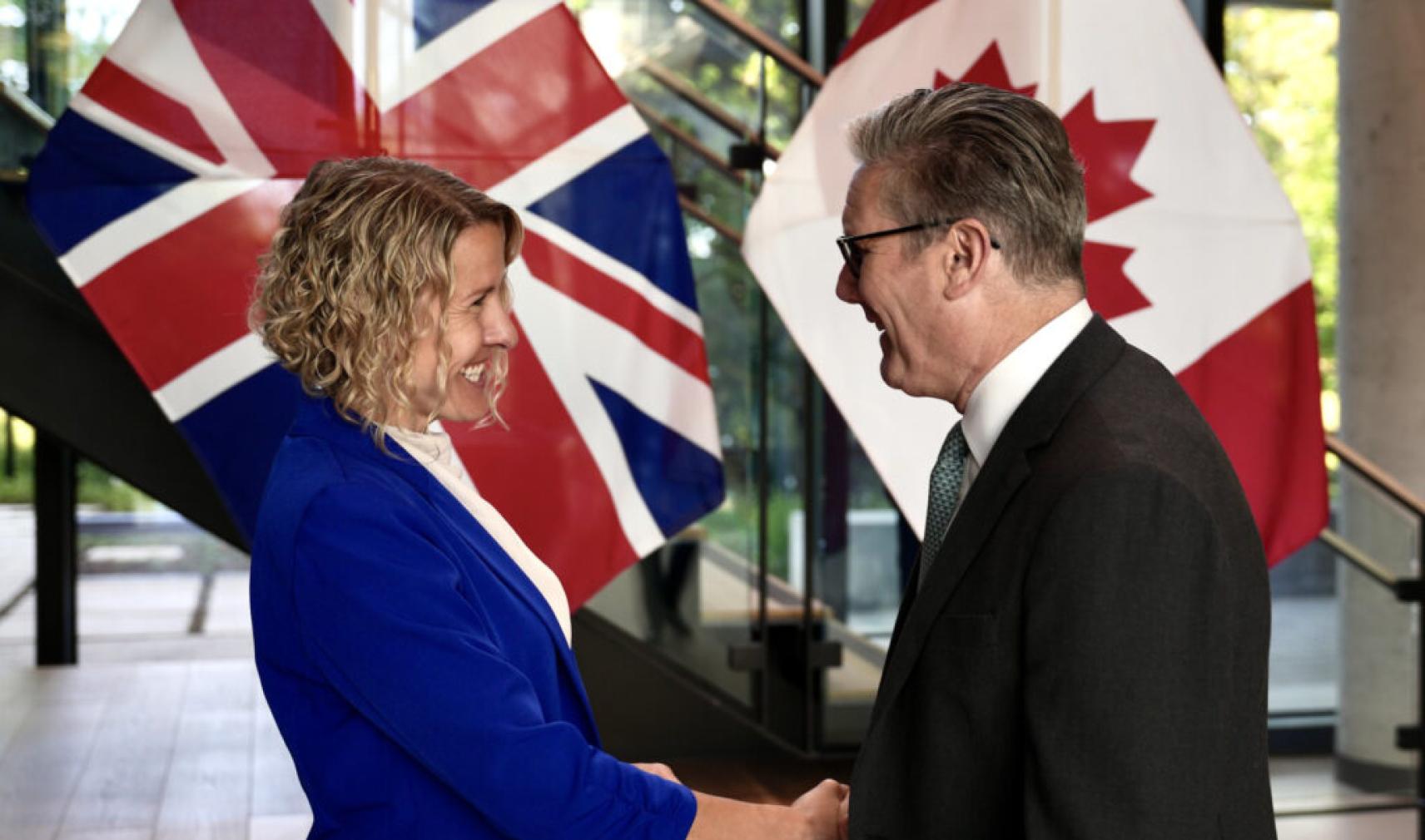 Dr. Stephanie Simmons shakes hands with UK Prime Minister Keir Starmer