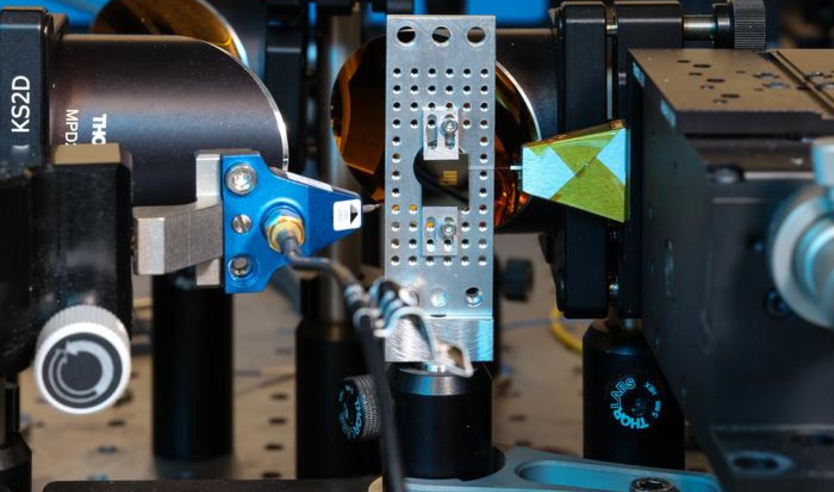 Integrated photonic and terahertz circuits tested on a single chip