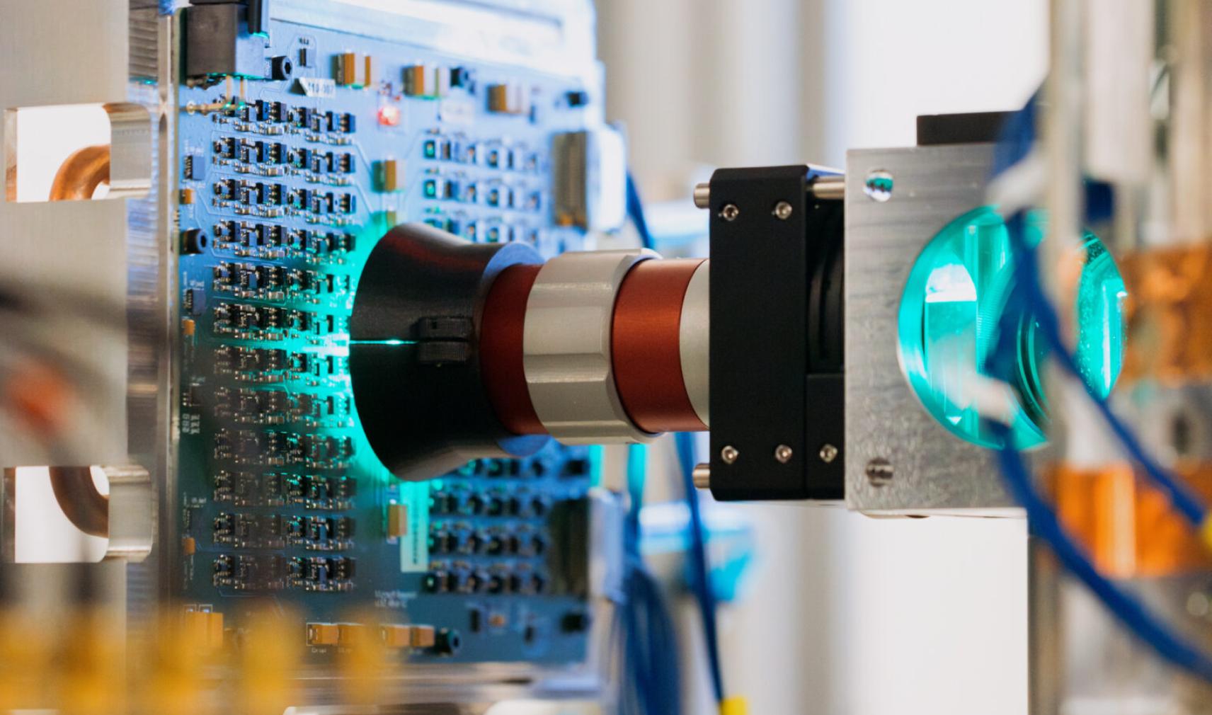 Microsoft Research's analogue optical computer