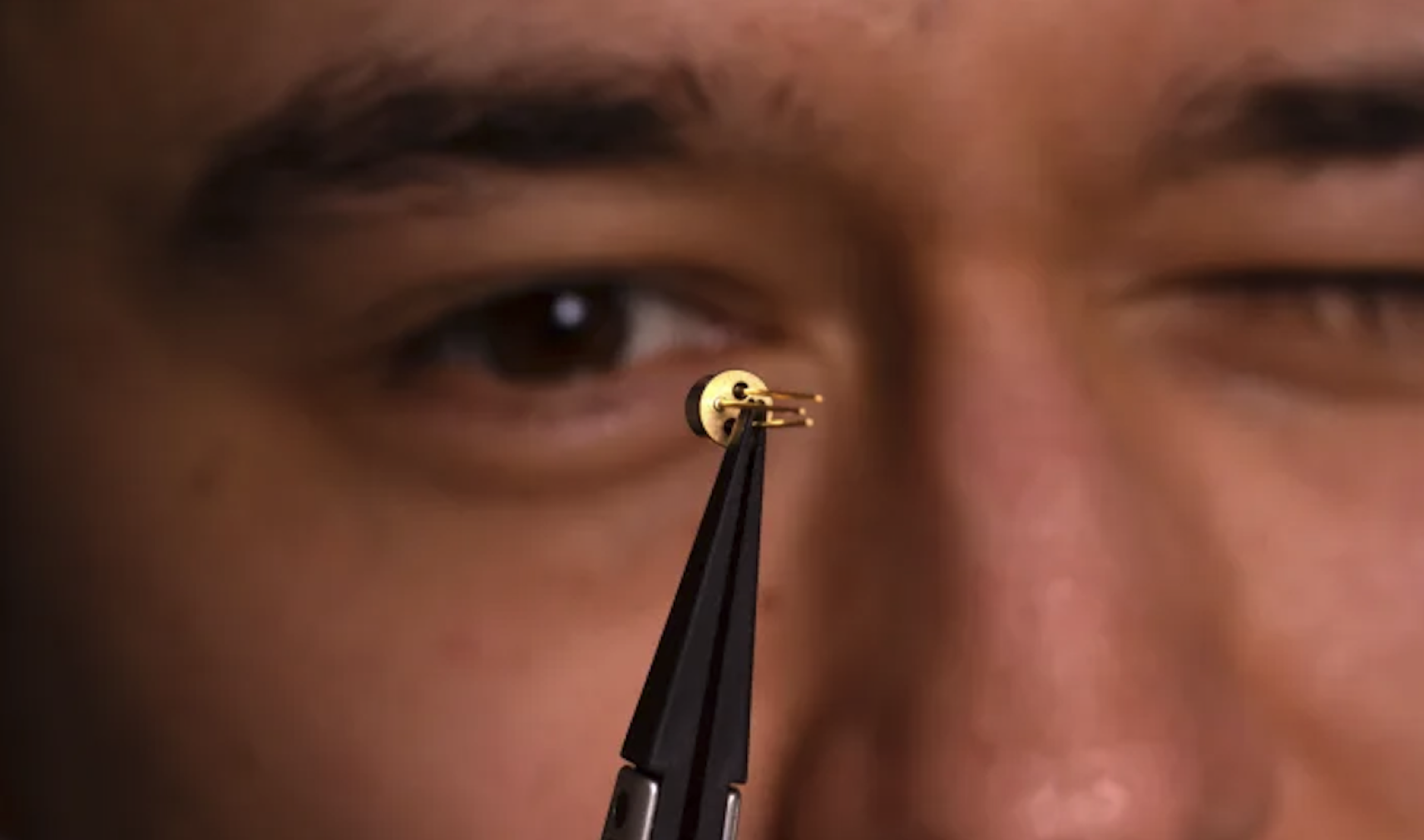 Phlux Technology eye-safe 1550nm APD