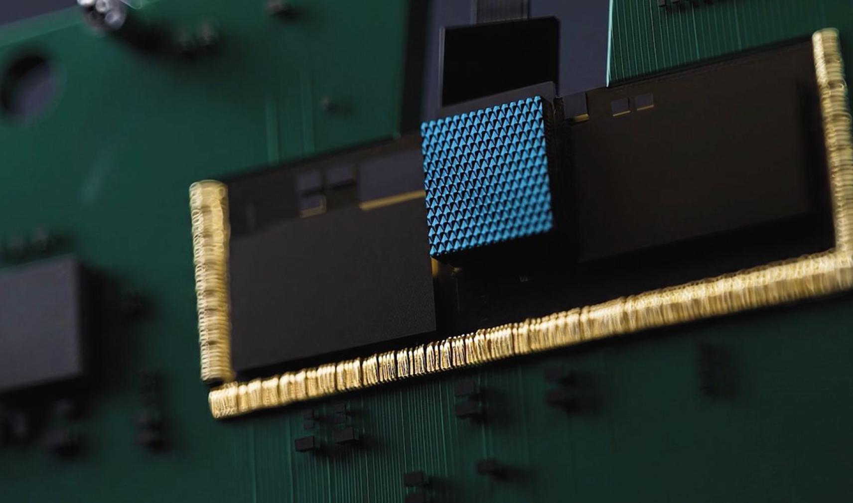 Taara’s finger-sized silicon photonics platform