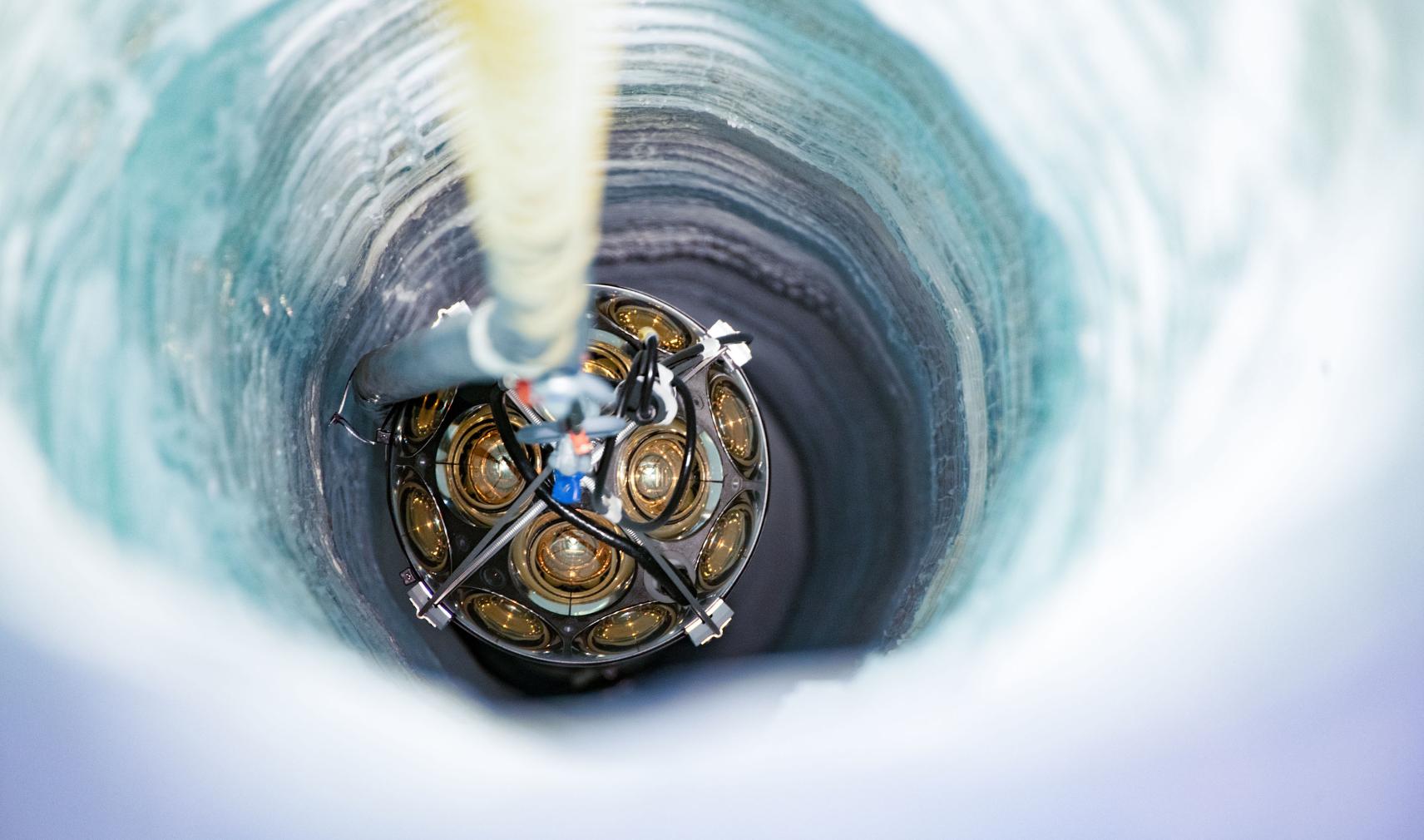 Lowering mDOM into hole