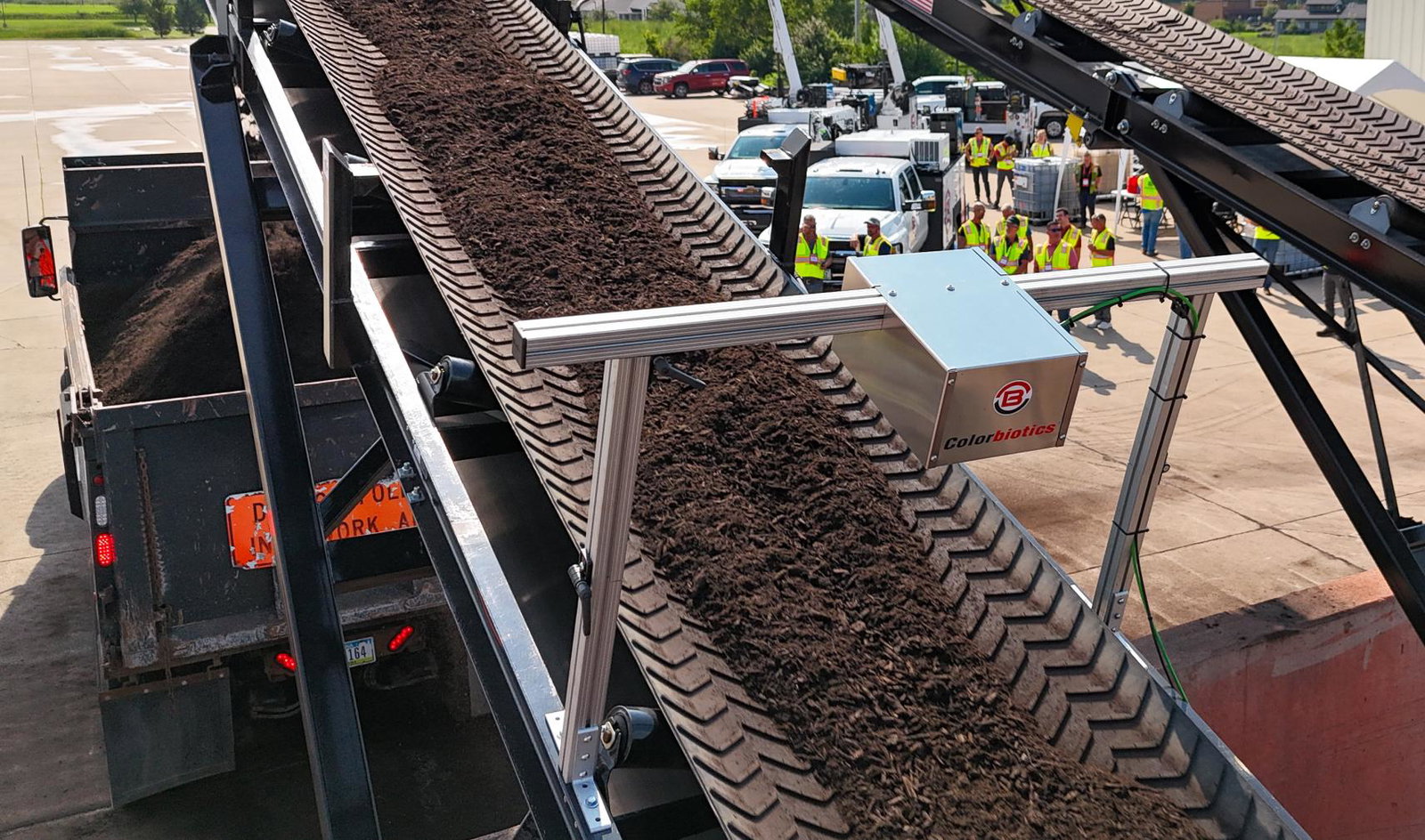Colorbiotics' GEM Vision measuring aggregate on a conveyor