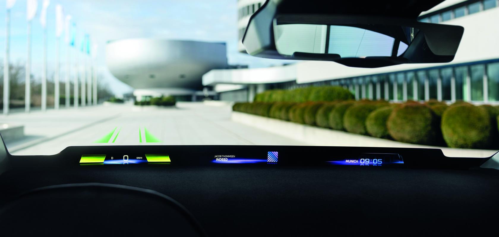 Holographic head-up displays to improve driver safety