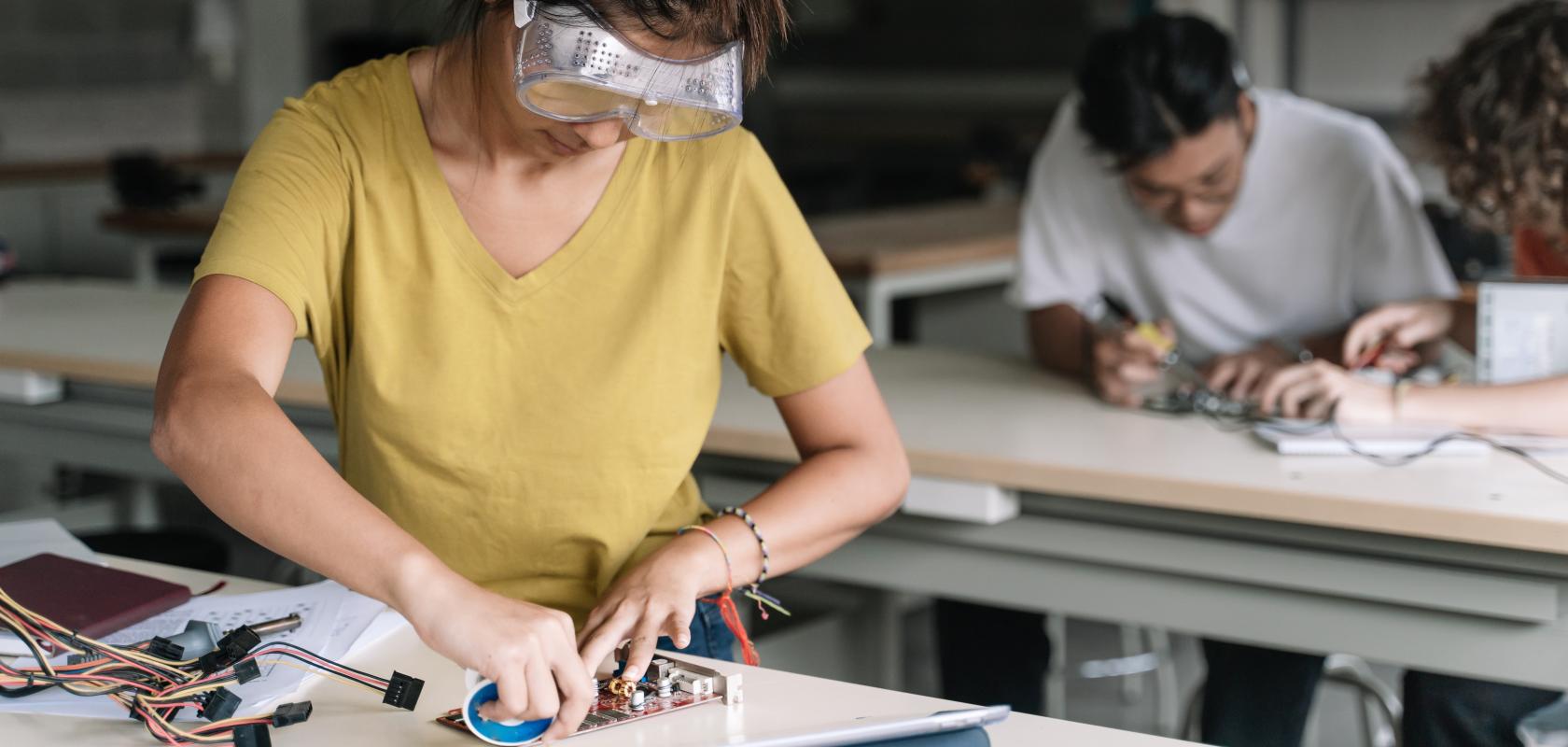 Electronics engineering student Student engineering