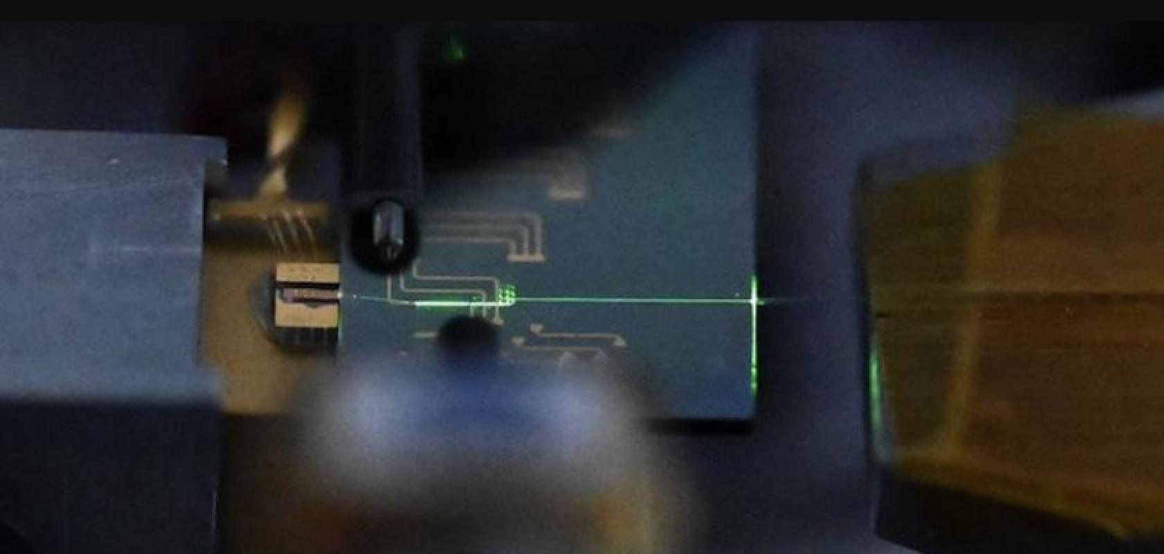 Qiushi Guo's research focused on downsizing mode-locked lasers (Image: Eurasia Review) Qiushi Guo's research focused on downsizing mode-locked lasers (Image: Eurasia Review)