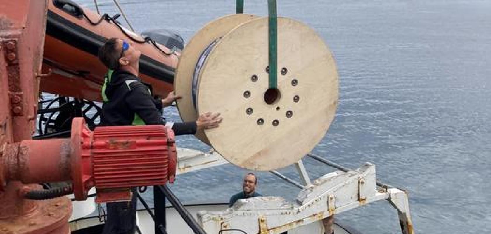 loading the fibre-optic cable