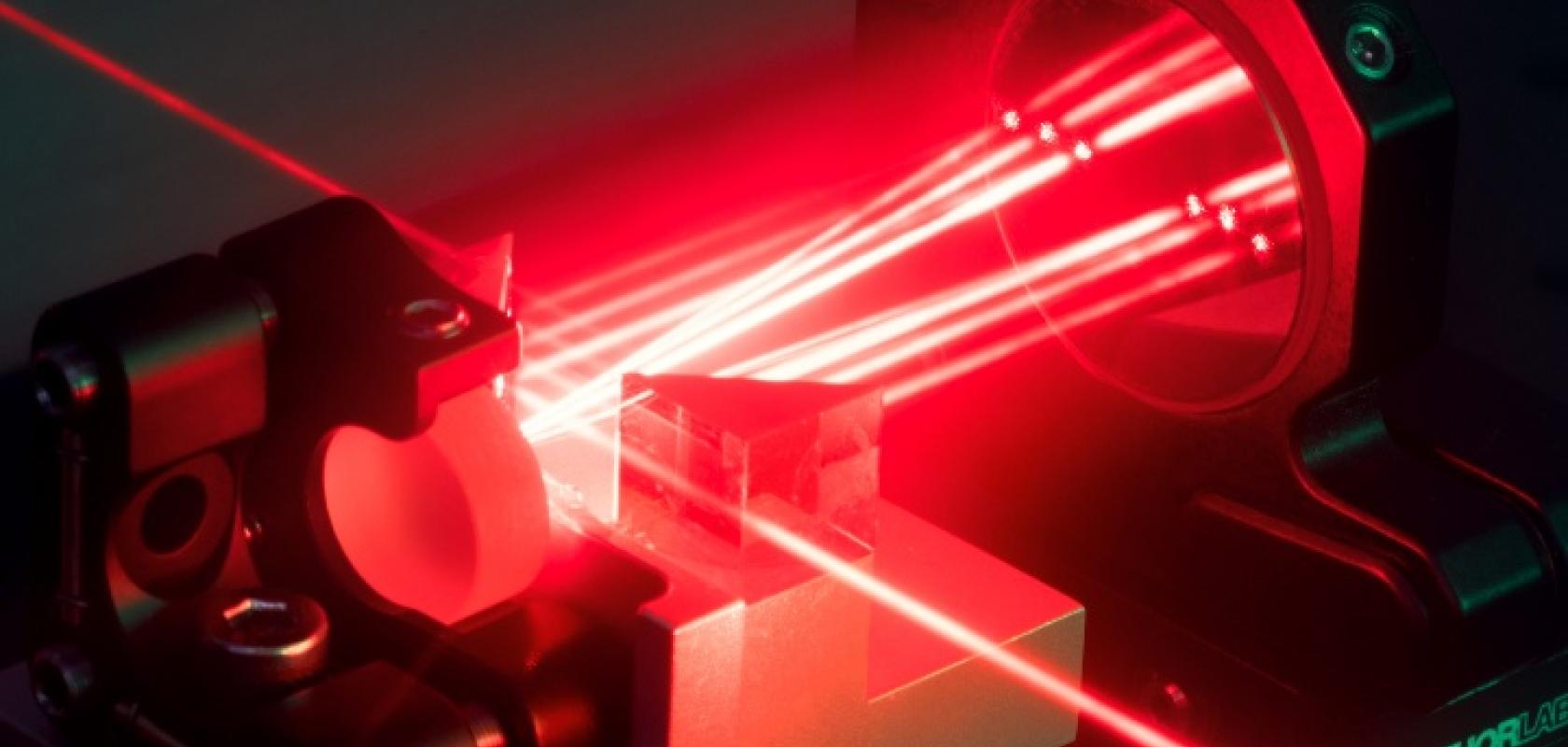 Multipass optical parametric amplifier with laser beam