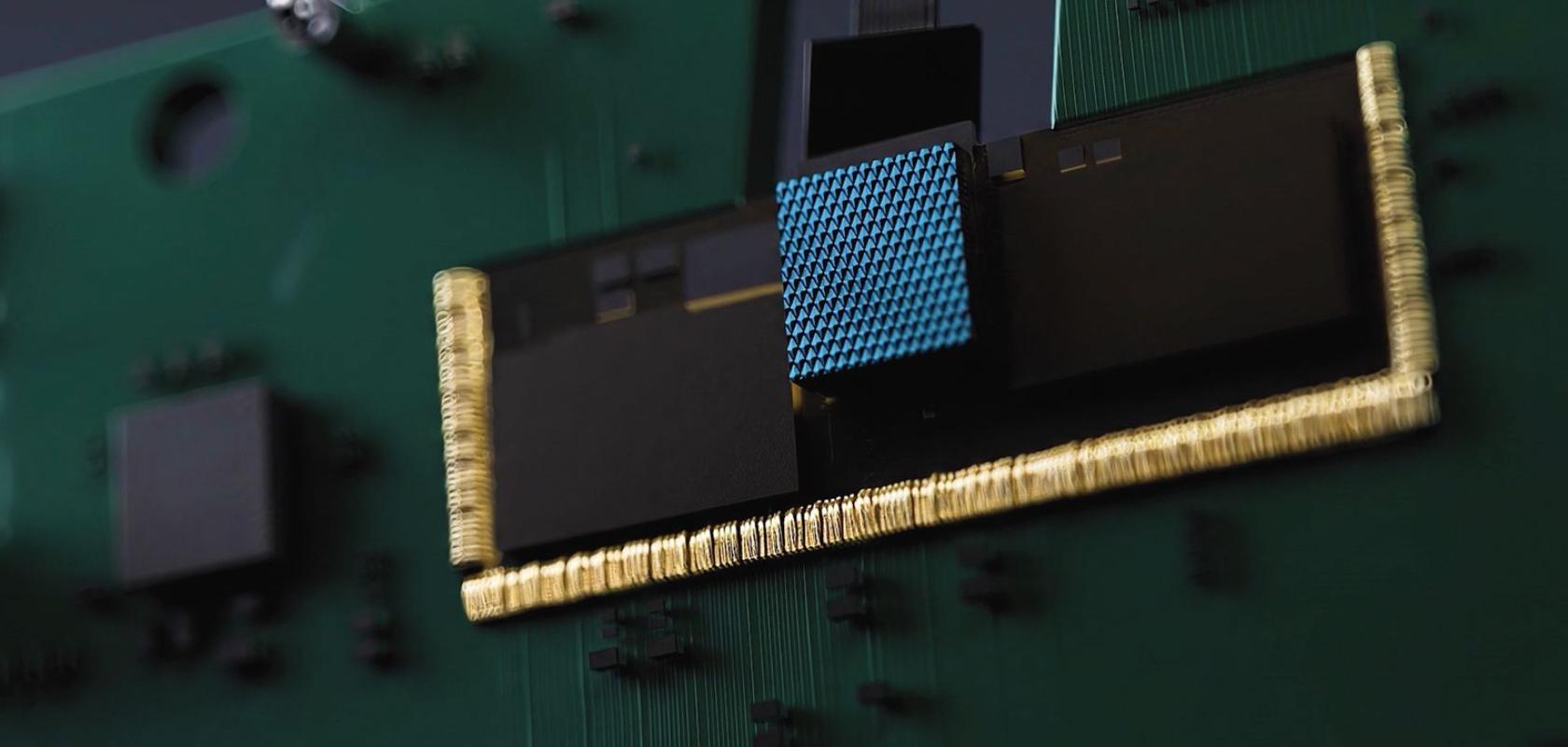 Taara’s finger-sized silicon photonics platform