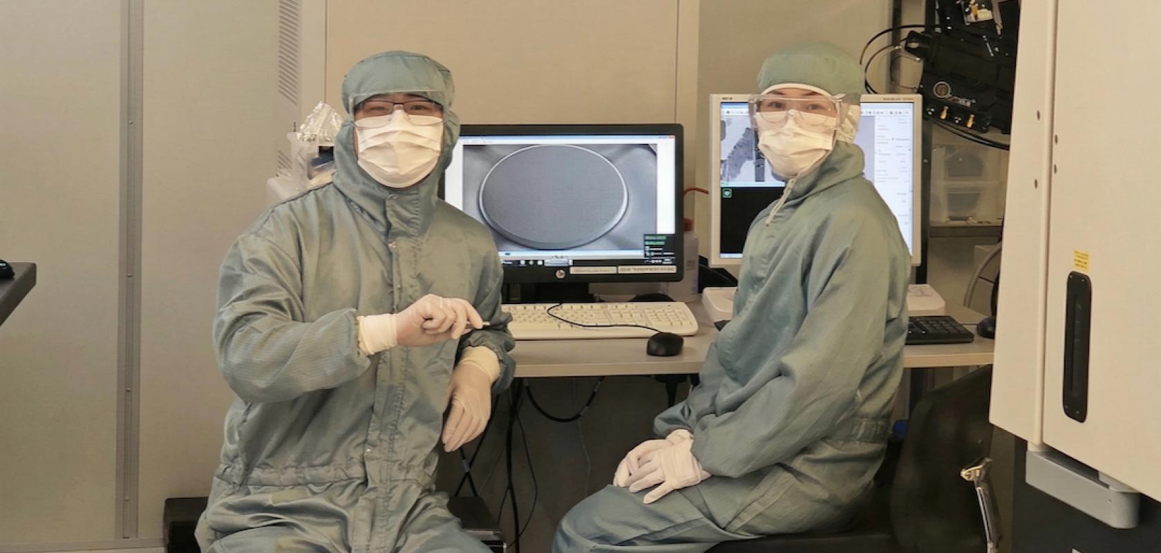 Dr Xu Cheng and Dr Jingnan Yang in the Aalto University lab 