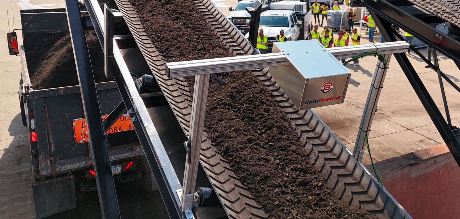 Colorbiotics' GEM Vision measuring aggregate on a conveyor