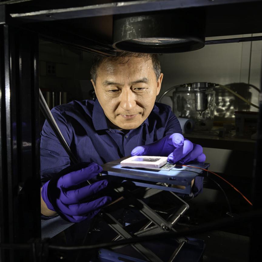 Rochester researcher Chunlei Guo
