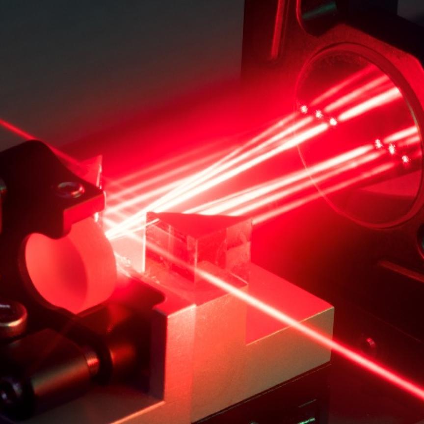 Multipass optical parametric amplifier with laser beam