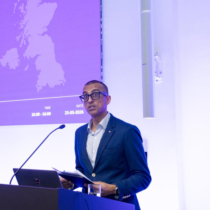 Vikas Shah, speaking at a lecturn