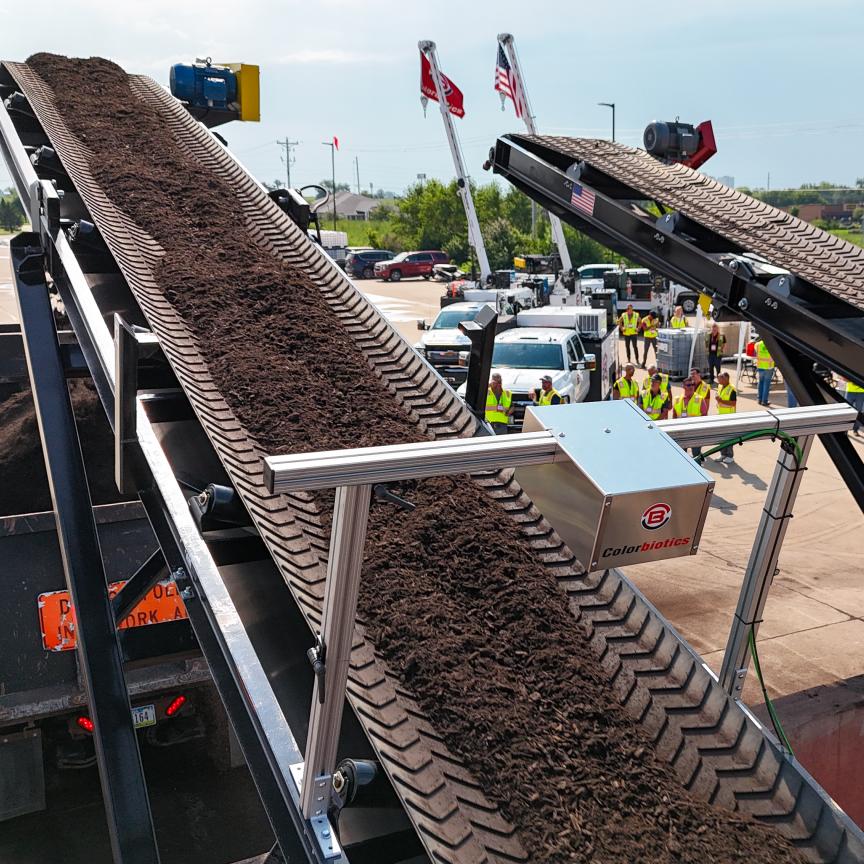 Colorbiotics' GEM Vision measuring aggregate on a conveyor